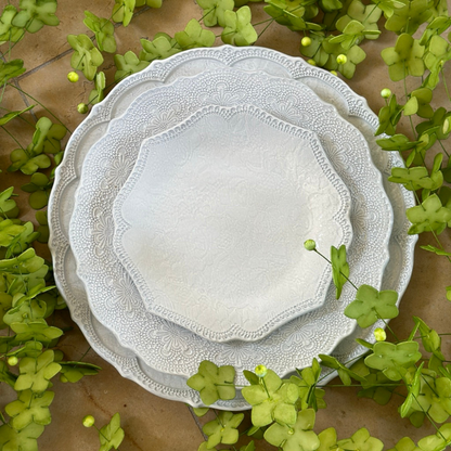 Assiette à salade festonnée blanche Merletto